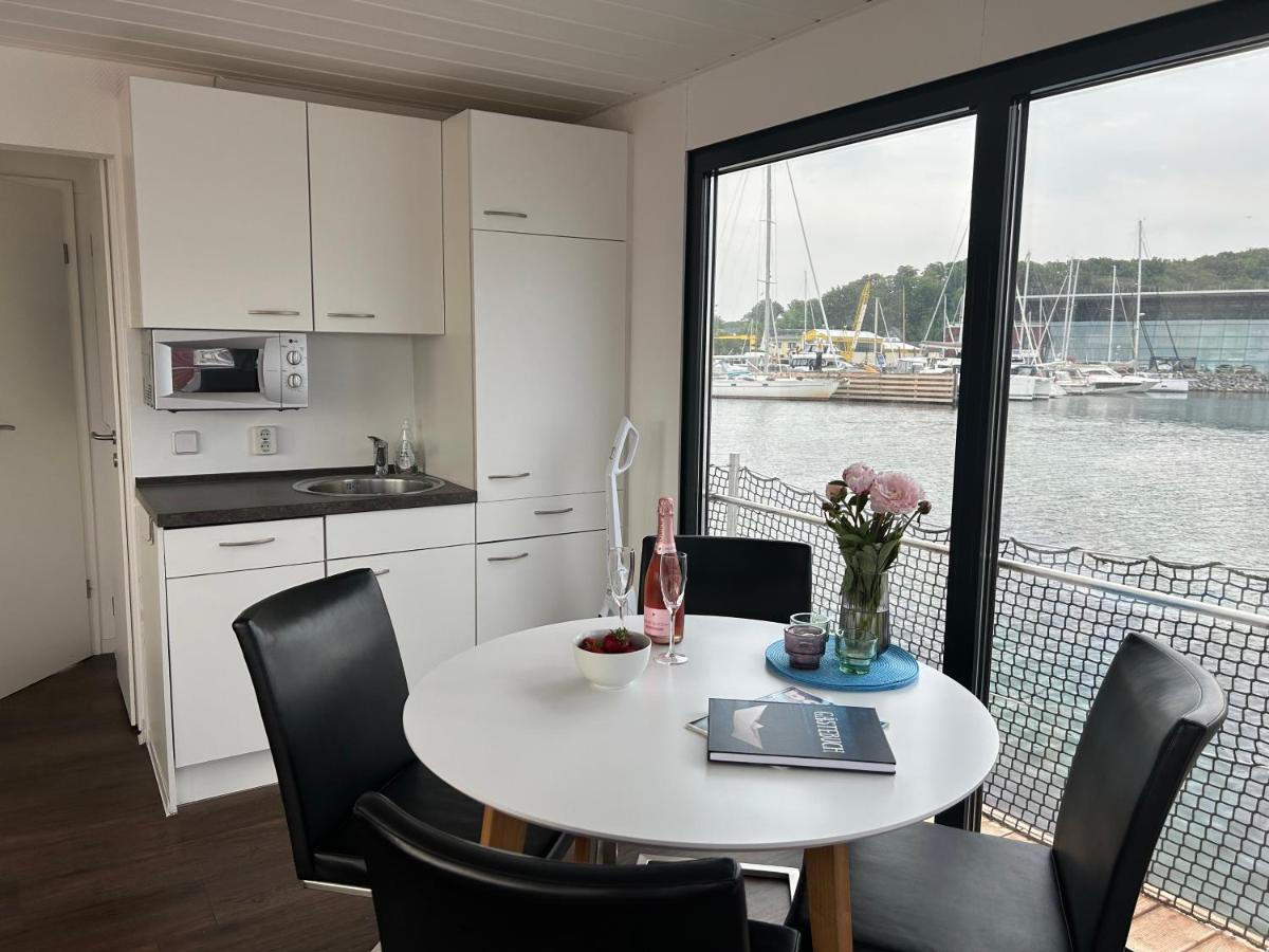 Hausboot Floating 44 In Laboe - Boot 1 - Nikse Villa Exterior photo