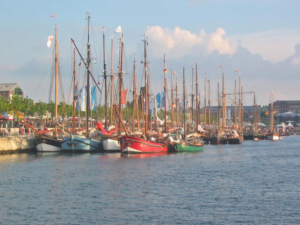 Hausboot Floating 44 In Laboe - Boot 1 - Nikse Villa Exterior photo